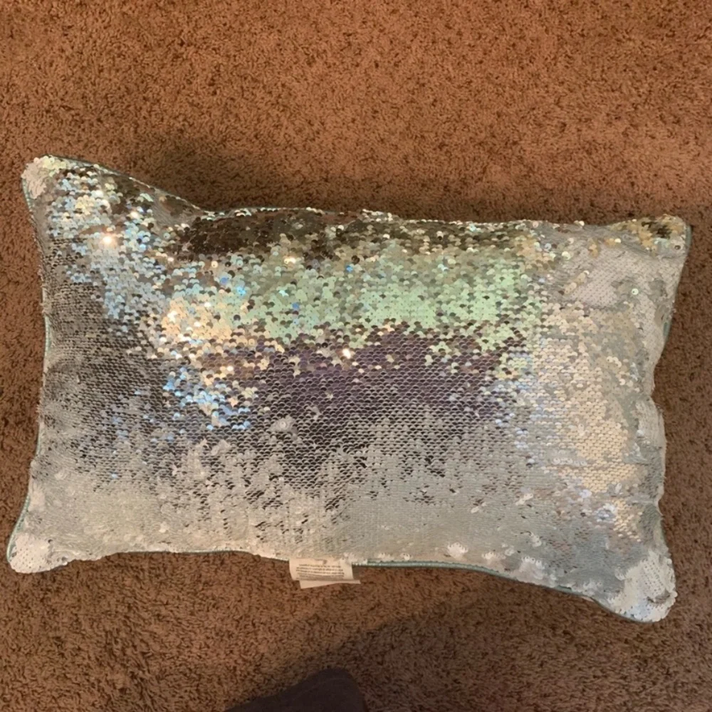 nwt disneys frozen 2 flip sequin large pillow bedding Elsa anna